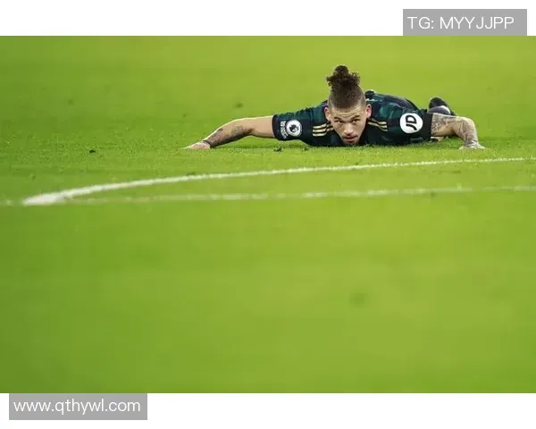 杨瀚森连续两次接到阿夫迪亚的助攻，连续命中两记三分！